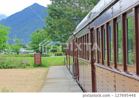 初夏的安曇野千尋公園 初夏的安曇野千尋公園 127695448