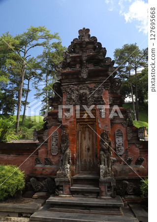 Tirta Empul Temple, Ubud, Bali 127695668