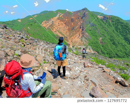 登山者以自己的方式享受山峰（20250620105016） 127695772