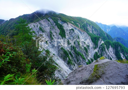 船樺山崩塌的山脊 127695793
