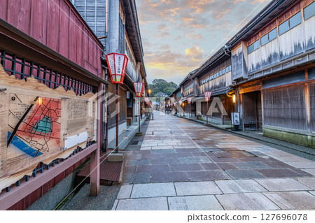 Higashi Chaya District, a popular tourist spot in Kanazawa City, Ishikawa Prefecture Higashi Chaya District, a popular tourist spot in Kanazawa City, Ishikawa Prefecture 127696078