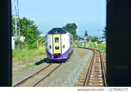 JR Hokkaido, a local train on the Nemuro Main Line from Obihiro Station to Ikeda Station (Summer 2023) 127696373