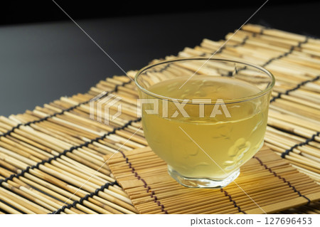 Cold green tea Cold tea made in a teapot 127696453