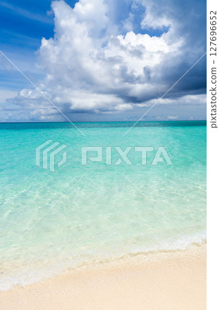 宮古島：美麗的宮古藍和夏日雲朵 127696652