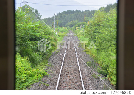 JR Hokkaido, a local train on the Nemuro Main Line from Shintoku Station to Obihiro Station (Summer 2023) JR Hokkaido, a local train on the Nemuro Main Line from Shintoku Station to Obihiro Station (Summer 2023) 127696898