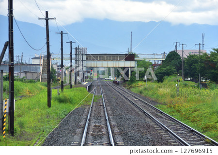 JR Hokkaido, a local train on the Nemuro Main Line from Shintoku Station to Obihiro Station (Summer 2023) 127696915