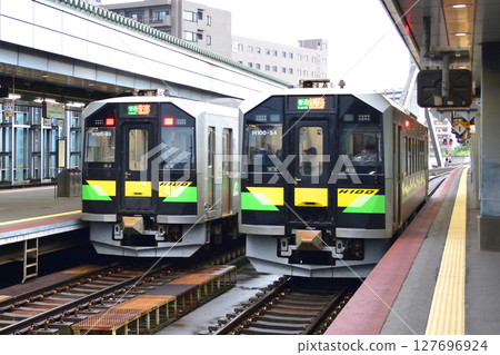 JR Hokkaido, a local train on the Nemuro Main Line from Shintoku Station to Obihiro Station (Summer 2023) 127696924