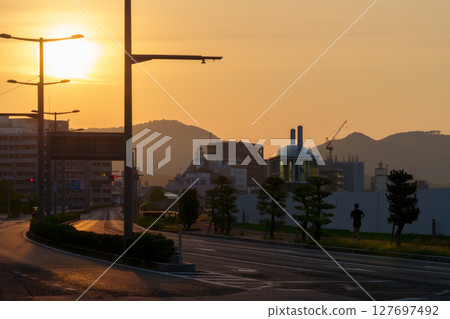 黎明時的松江市 127697492
