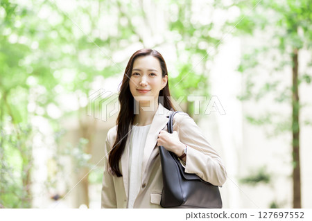 A refreshing career woman image A refreshing career woman image 127697552