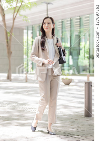 A refreshing career woman 127697563