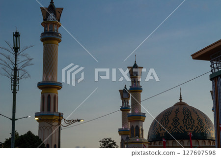 Arsitektur Masjid Raya Hubbul Wathan di Mataram, Lombok, Indonesia - 24 August 2024 127697598