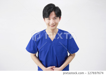 醫生，護士，牙醫，護理員，男性，鞠躬，白色背景，看著相機 127697674