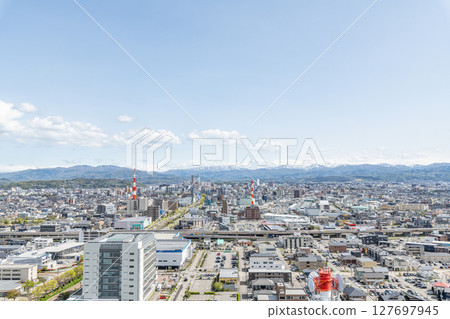 石川縣金澤市 - 從金澤縣廳展望台(JR金澤站方向)眺望金澤市的街景 石川縣金澤市 - 從金澤縣廳展望台(JR金澤站方向)眺望金澤市的街景 127697945
