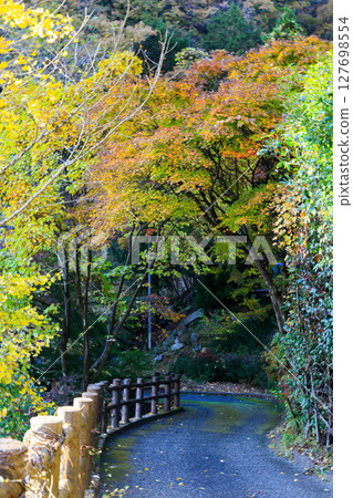 A special national scenic spot: Shosenkyo Gorge with autumn leaves and a walking trail along the source of the Arakawa River 127698554