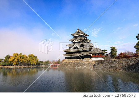 Japanese Landscape: Matsumoto Castle, a National Treasure 127698578