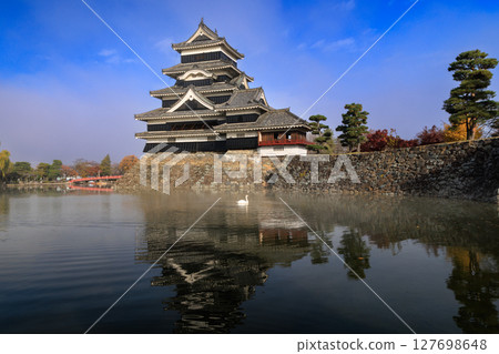 Japanese Landscape: Matsumoto Castle, a National Treasure Japanese Landscape: Matsumoto Castle, a National Treasure 127698648