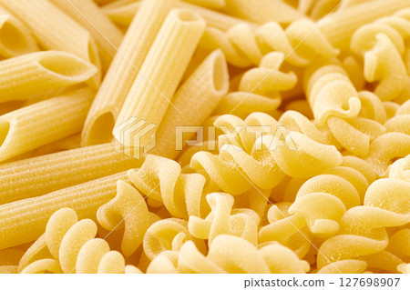 通心粉和冷麵食 127698907