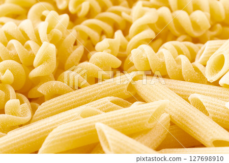 通心粉和冷麵食 127698910