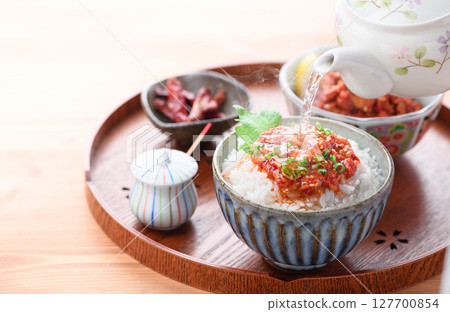 Chanja chazuke（將茶倒在 Chanja 米飯上） 127700854