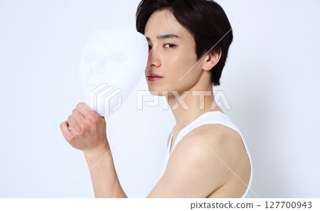 戴面具的男人美女形象 127700943