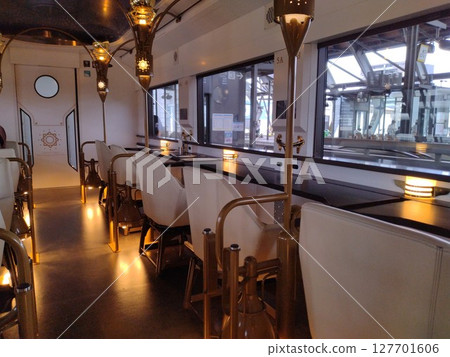 Tourist train: A tale of the dawn of the Shikoku Tosa era 127701606