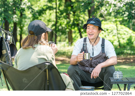 Couple enjoying camping at a campsite 127702864