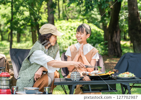 Friendly parents and children enjoying day camping, camping, barbecues and picnics at parks and campsites Friendly parents and children enjoying day camping, camping, barbecues and picnics at parks and campsites 127702987