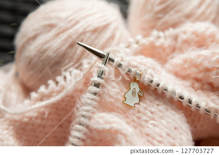 Knitting needles with yarn and balls of thread. Canvas with pink yarn and knitting needles Knitting needles with yarn and balls of thread. Canvas with pink yarn and knitting needles 127703727