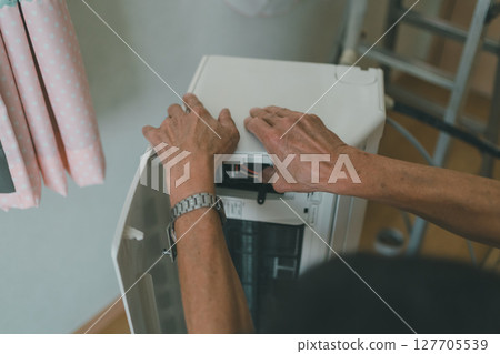 空調搬遷：連接內部和外部連接線 127705539