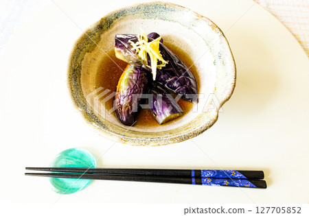 Simmered eggplant, a delicious summer vegetable 127705852