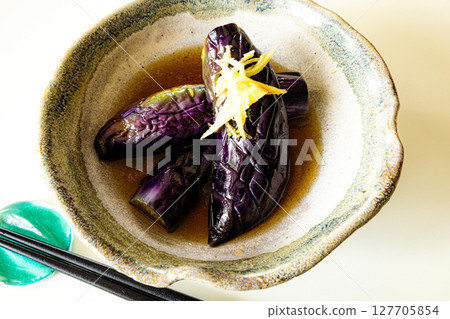 Simmered eggplant, a delicious summer vegetable 127705854