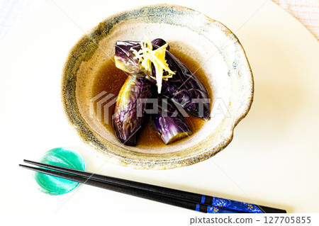 Simmered eggplant, a delicious summer vegetable 127705855