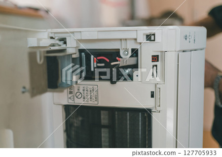 Relocating the air conditioner; cutting the internal and external connection wires 127705933