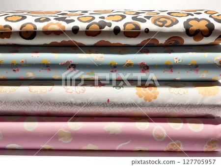 疊放的墊子 127705957