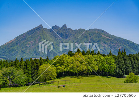 從高森町月回園區眺望的貓山（熊本縣） 127706600