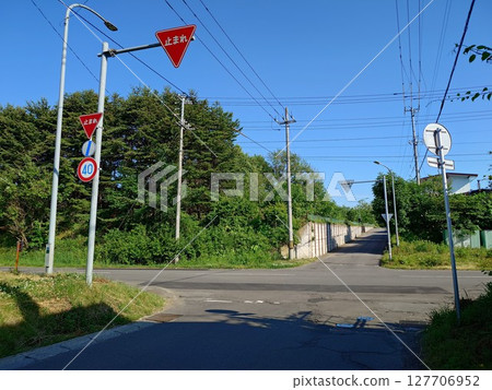 A stop sign at an intersection without traffic lights (horizontal photo) 127706952