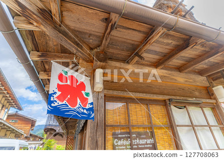 [World Heritage] Shirakawa-go in early autumn with ripe rice [Gifu Prefecture] 127708063