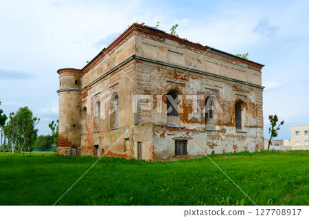 Old abandoned synagogue, Bykhov, Belarus 127708917