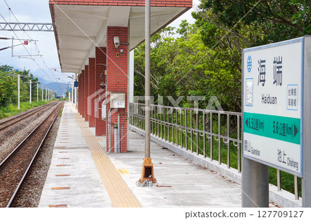 [Taiwan/Taitung County] Platform at Haiduan Station, a local station on the Taitung Line 127709127