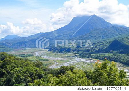 [台灣/台東縣] 都蘭山與卑南溪風景 127709144