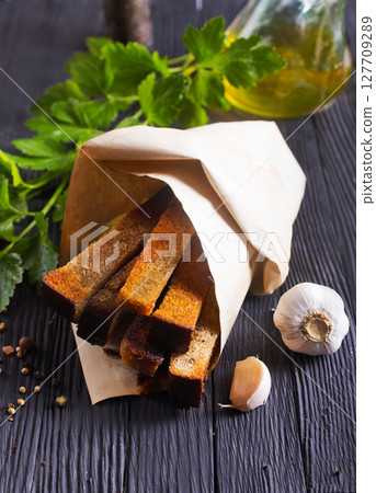 croutons with garlic, fried bread 127709289