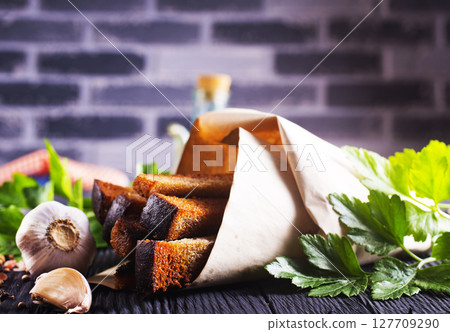 croutons with garlic, fried bread 127709290