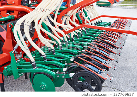 Trailed hydraulic folding drill with discs of agricultural machine Trailed hydraulic folding drill with discs of agricultural machine 127709637