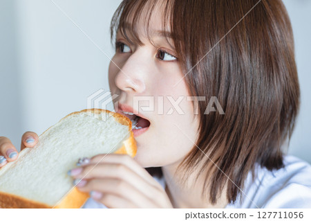 吃早餐的女人』 127711056