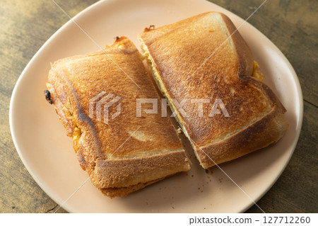 Hot sandwich with fried egg (stock photo) Hot sandwich with fried egg (stock photo) 127712260