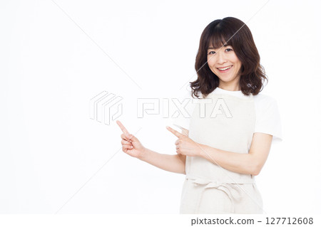 Housewife raising index finger Housewife raising index finger 127712608