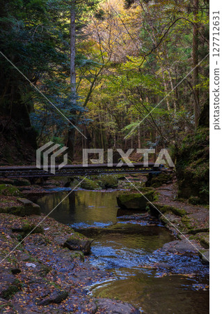 三重縣名張的秋天:赤目四十八瀑的紅葉 三重縣名張的秋天:赤目四十八瀑的紅葉 127712631