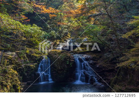 Autumn in Nabari, Mie Prefecture: Autumn leaves at Akame 48 Waterfalls, Niitandaki Waterfall (Akame Five Waterfalls) Autumn in Nabari, Mie Prefecture: Autumn leaves at Akame 48 Waterfalls, Niitandaki Waterfall (Akame Five Waterfalls) 127712695