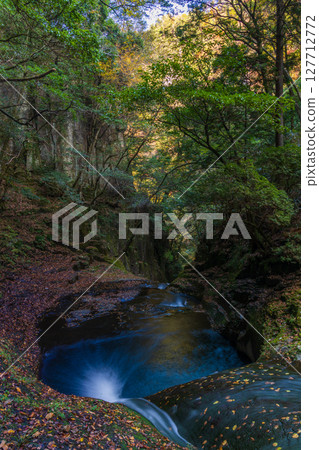 Autumn in Nabari, Mie Prefecture: Akame 48 Waterfalls and Ryugatsuboko Falls with Autumn Foliage 127712772