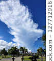 夏日裡雄偉的雲彩 127712916